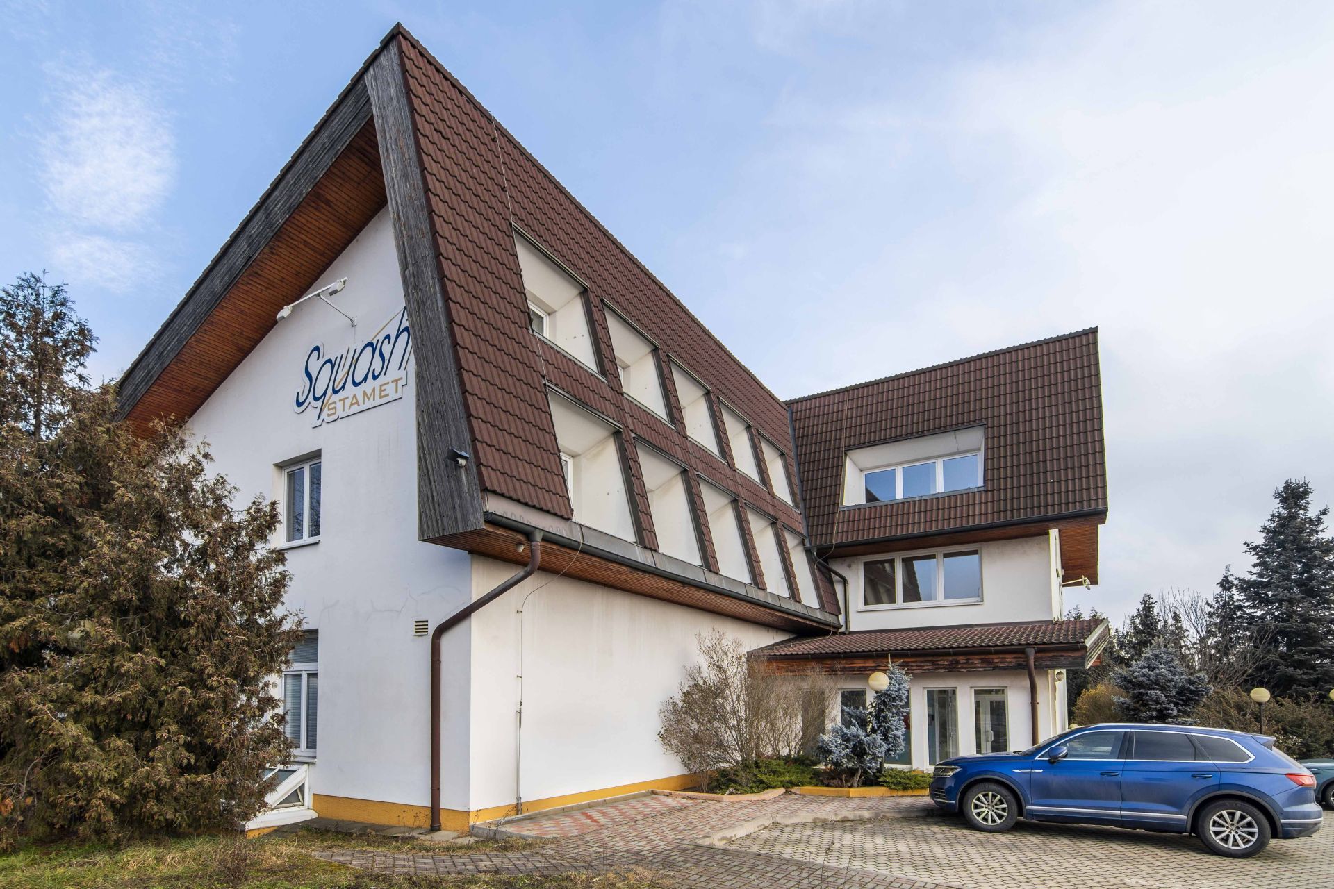 Prodej multifunkčního sportovního a administrativního centra v Praze 10 Petrovicích